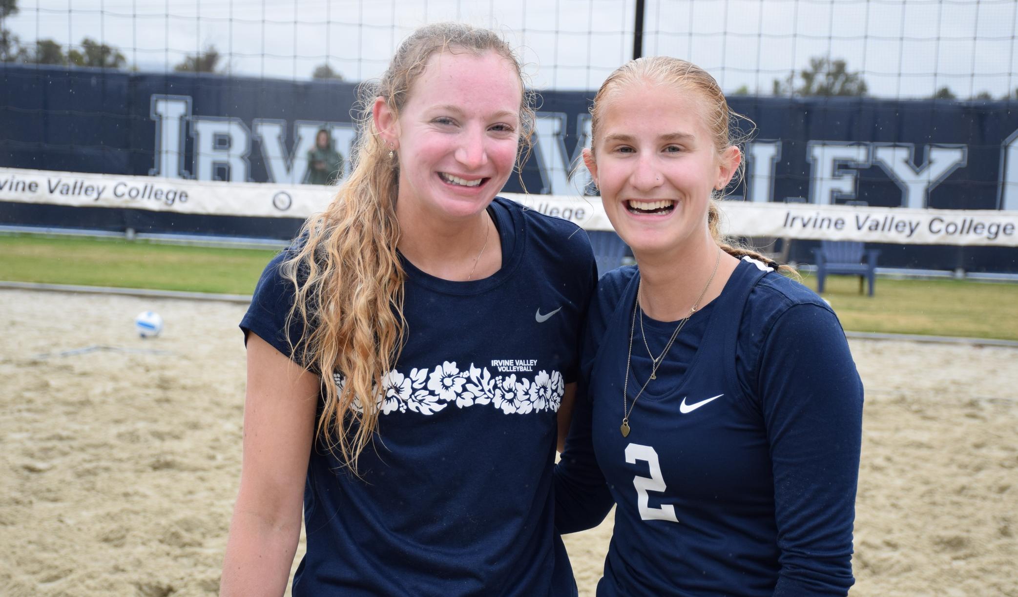 Women's beach volleyball team sweeps pair of OEC matches