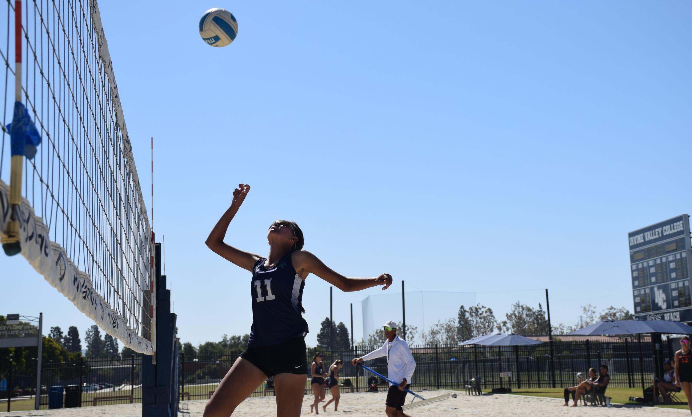 Women's beach volleyball team takes one of two on Friday