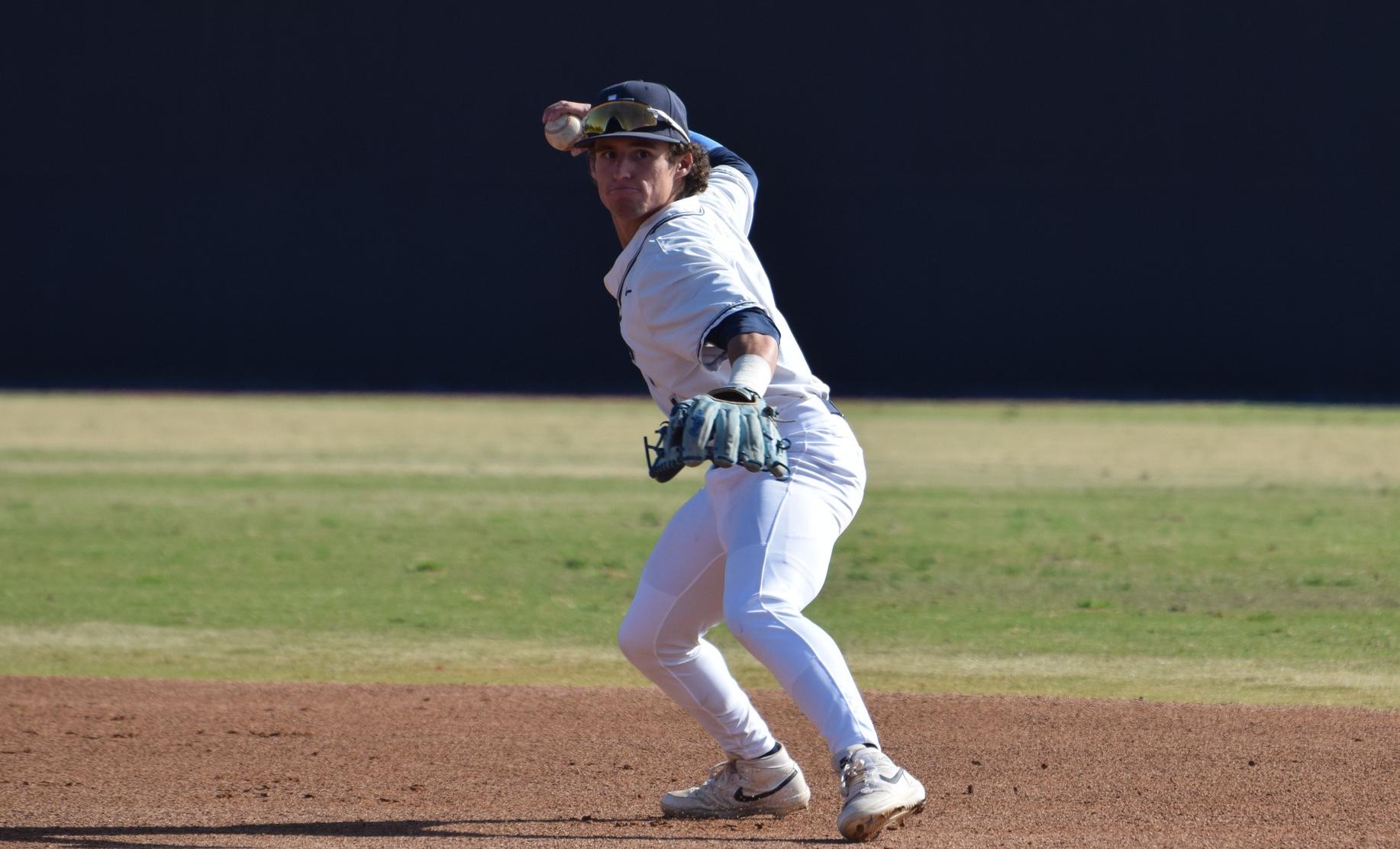 Baseball team splits its doubleheader Saturday at Cerro Coso