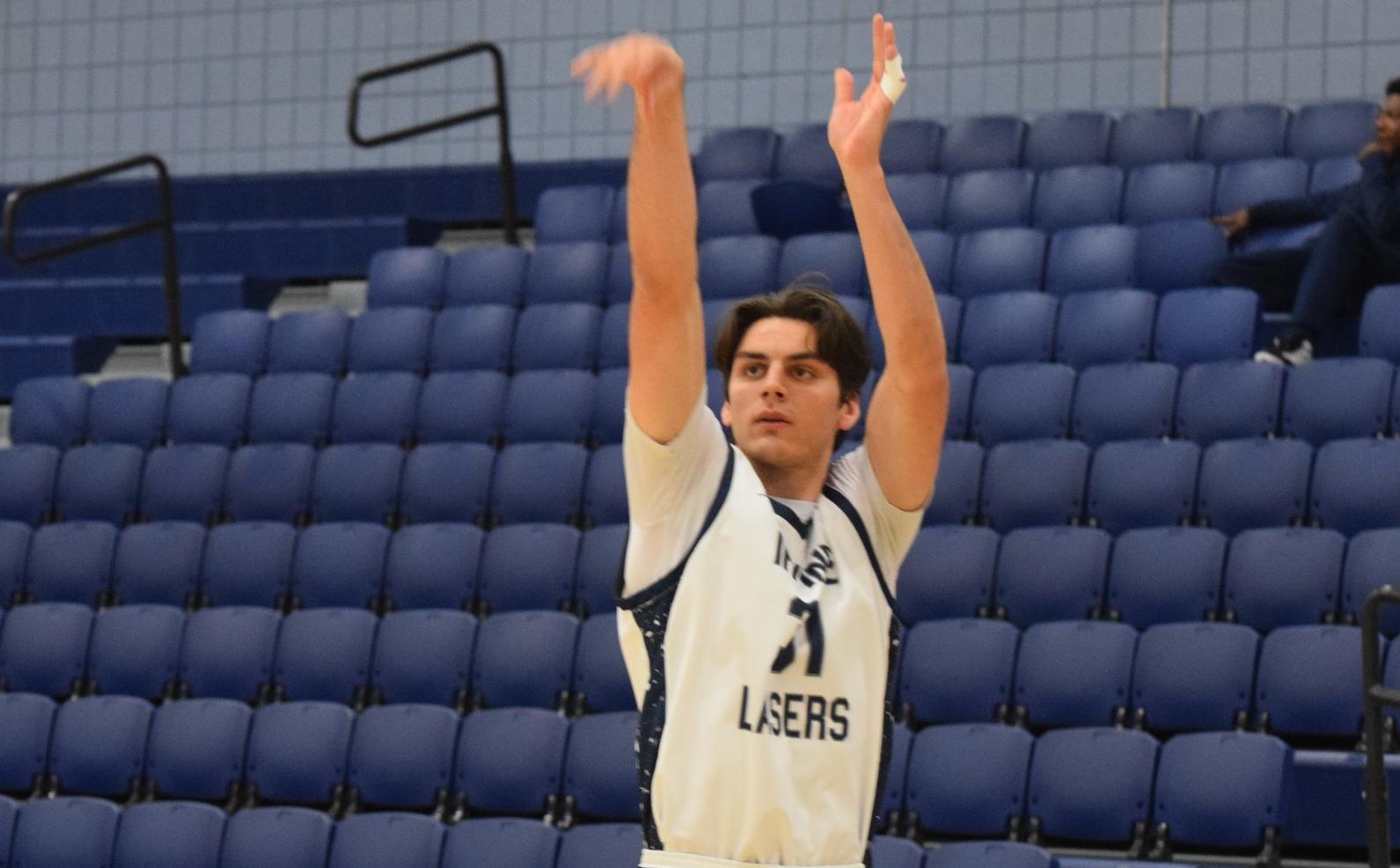 Men's basketball loses close game to Riverside at home