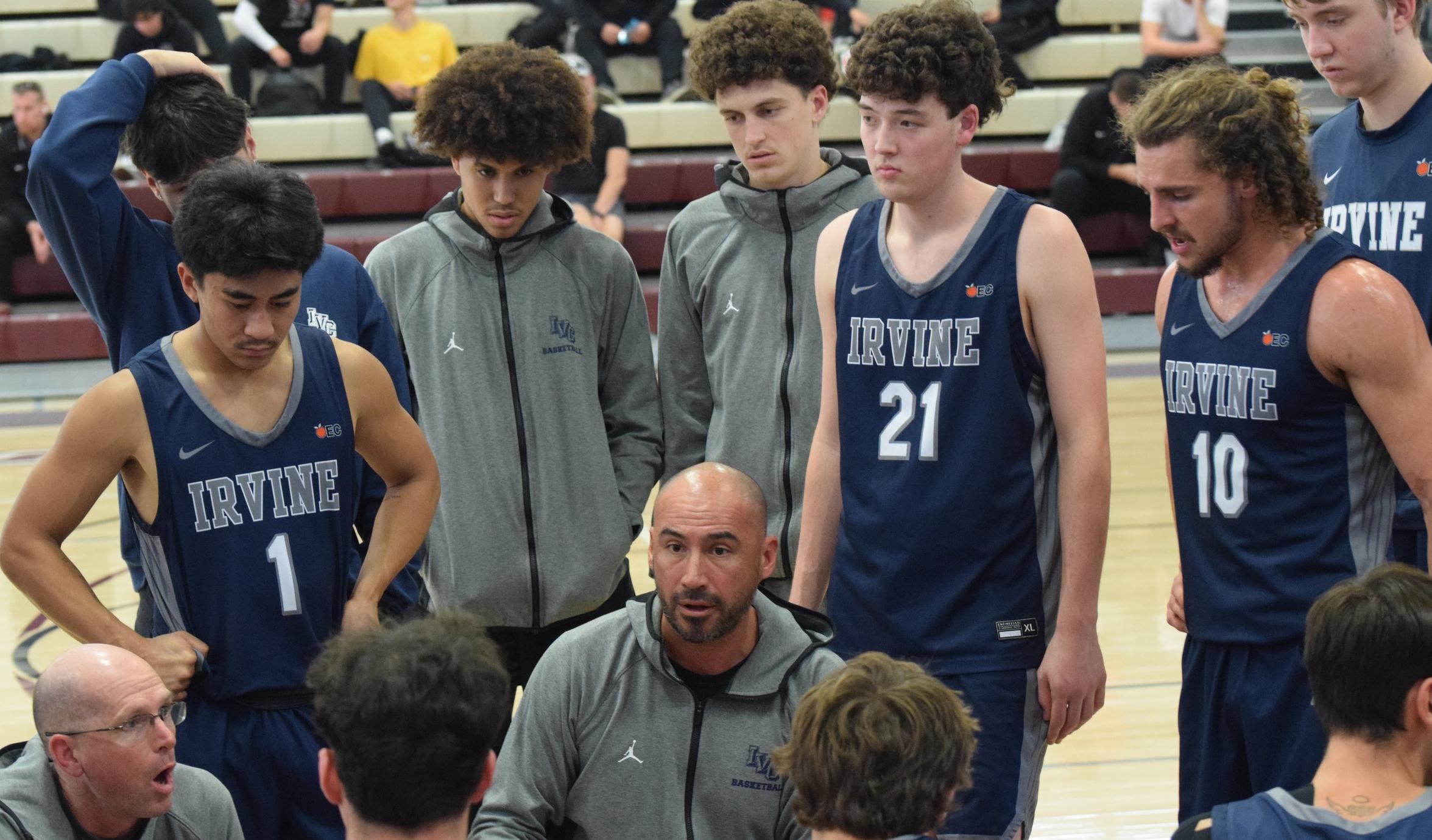 Men's basketball team out-scored down the stretch at Miramar