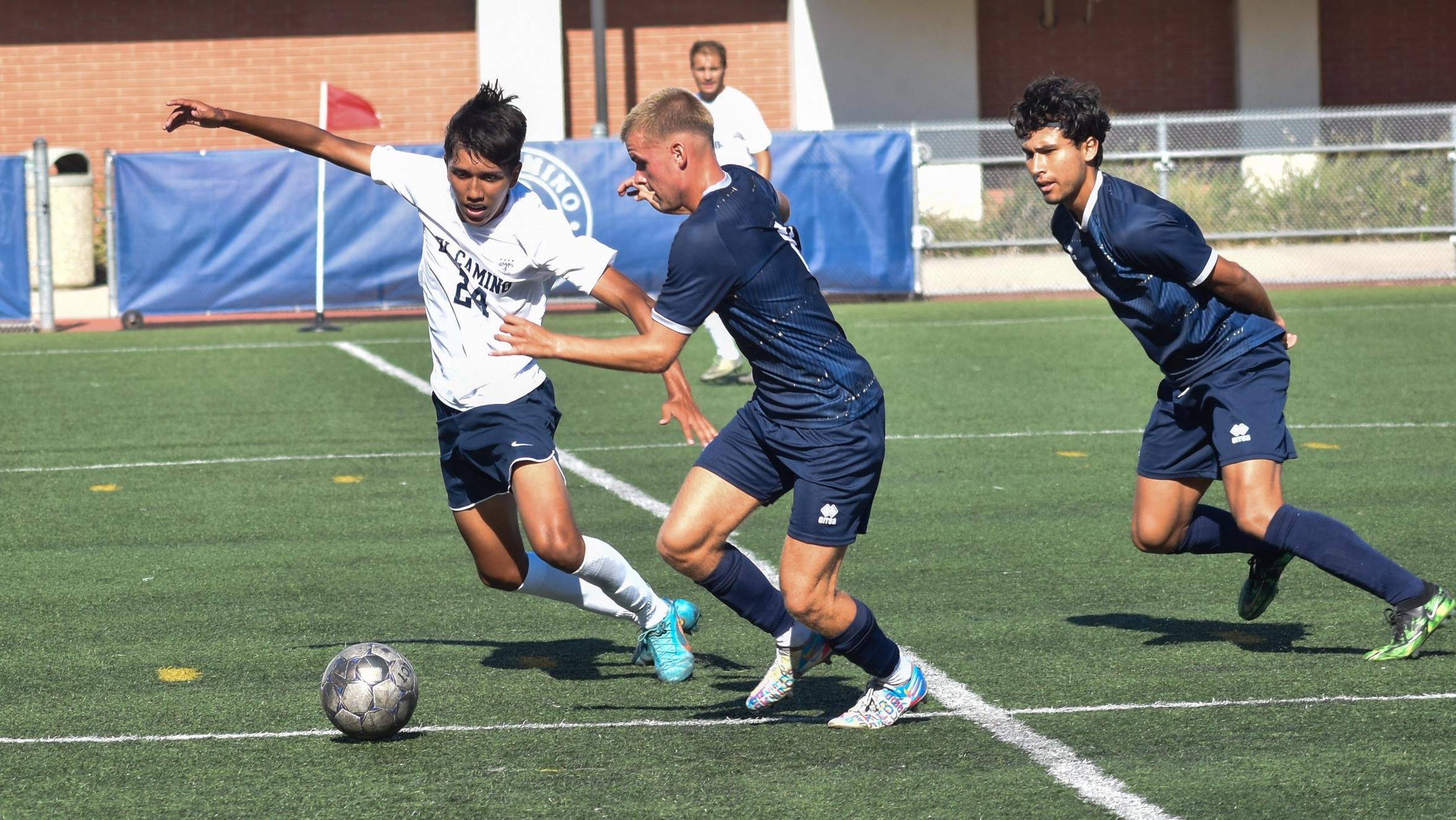 Men's soccer team drops 2022 opening match at El Camino