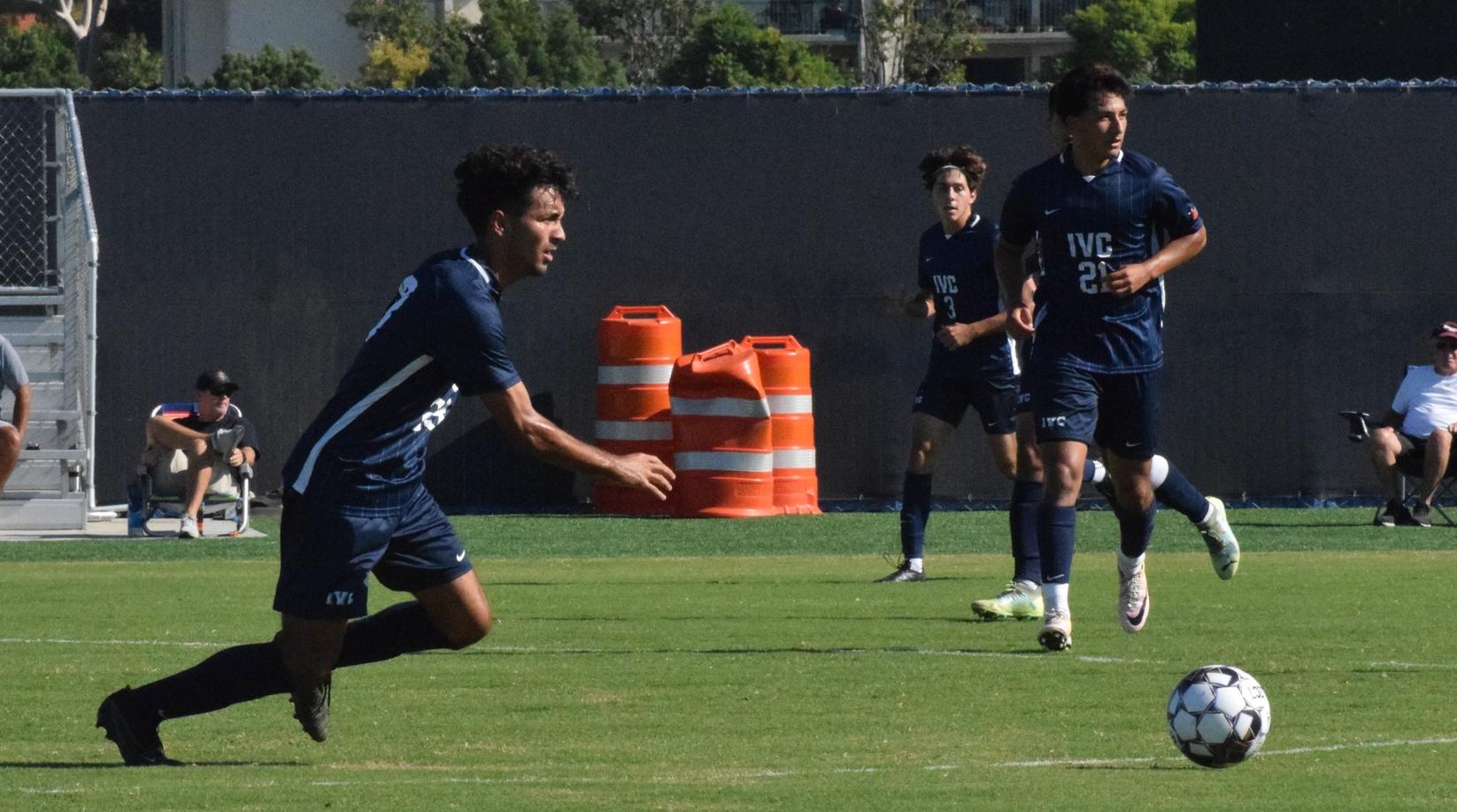 Men's soccer team has chances, ends with draw against Hawks