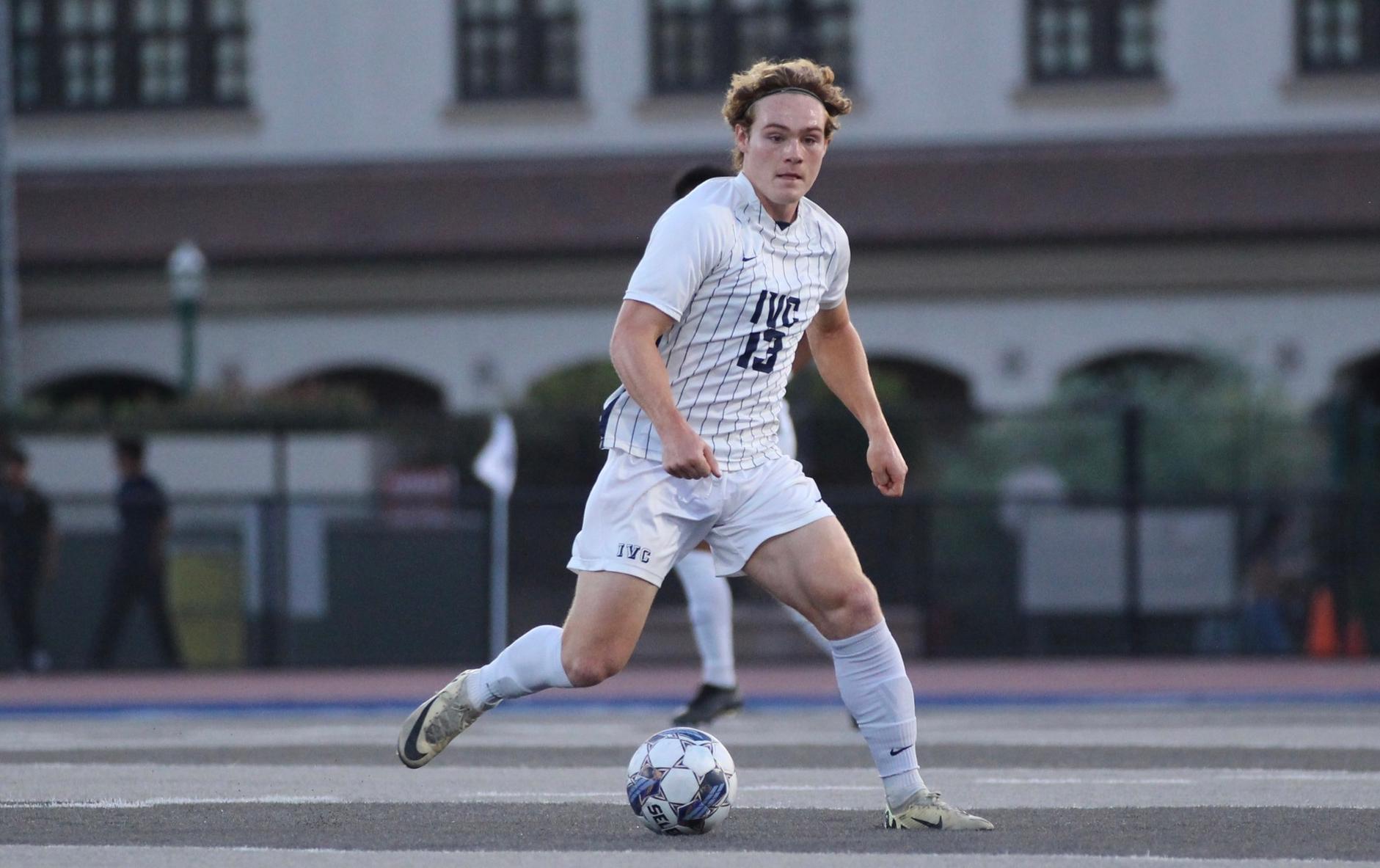 Men's soccer loses heartbreaker in final seconds at Fullerton