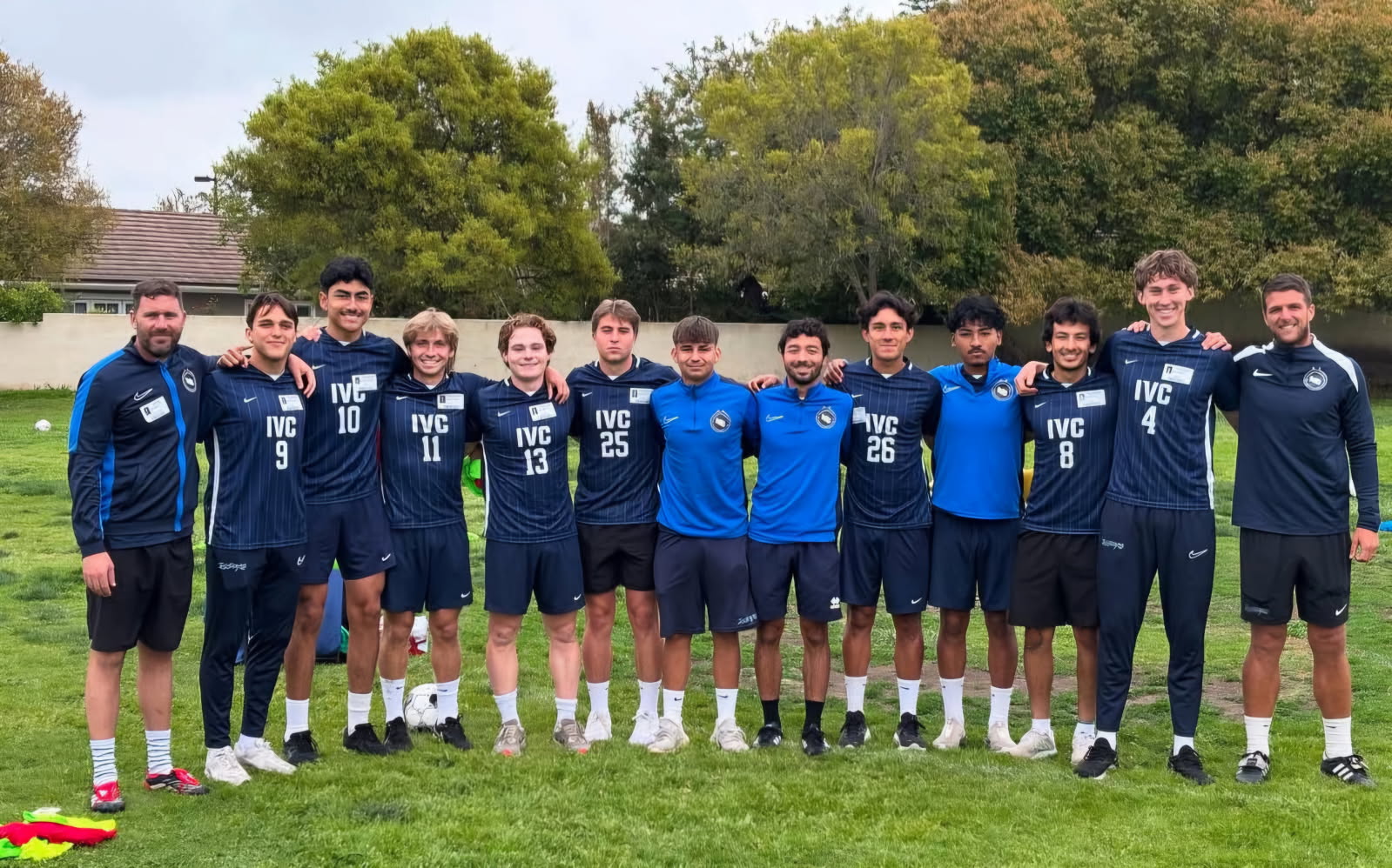 Men's soccer team volunteers, gives back to local elementary