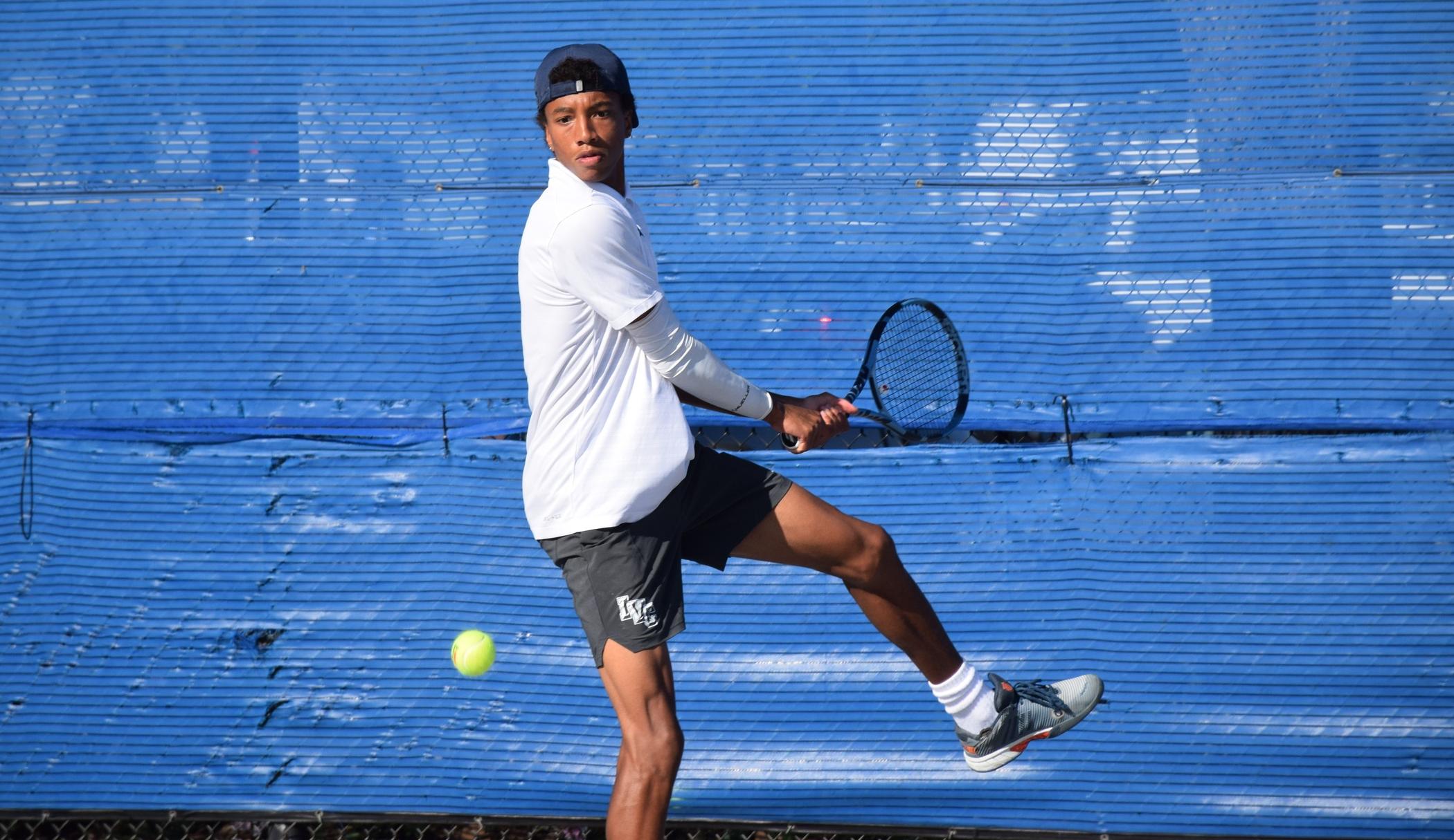 Men's tennis team moves to 3-0 in OEC play with win at Coast