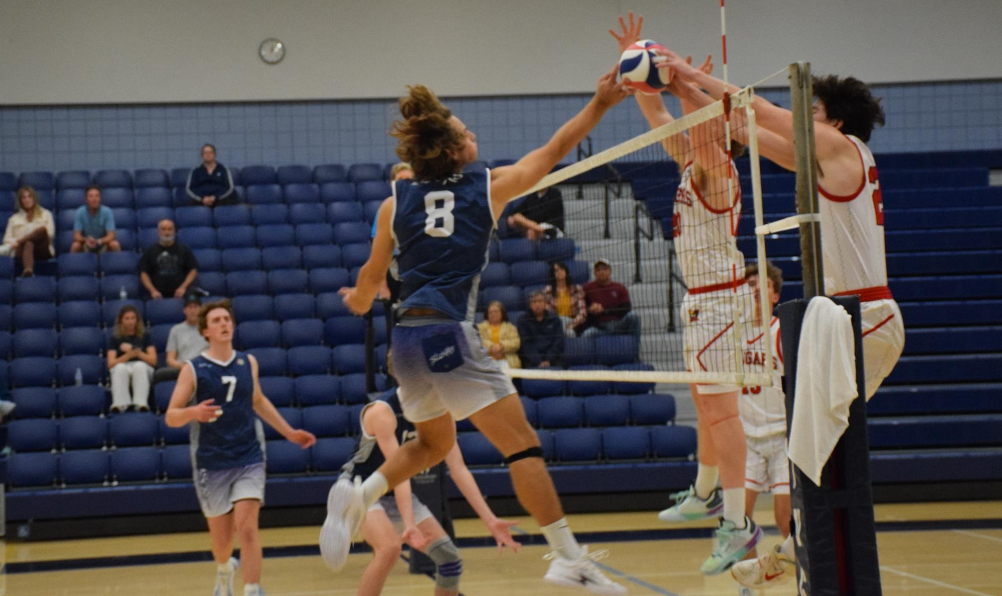 Men's volleyball team drops four-set match to NAIA Saint Xavier