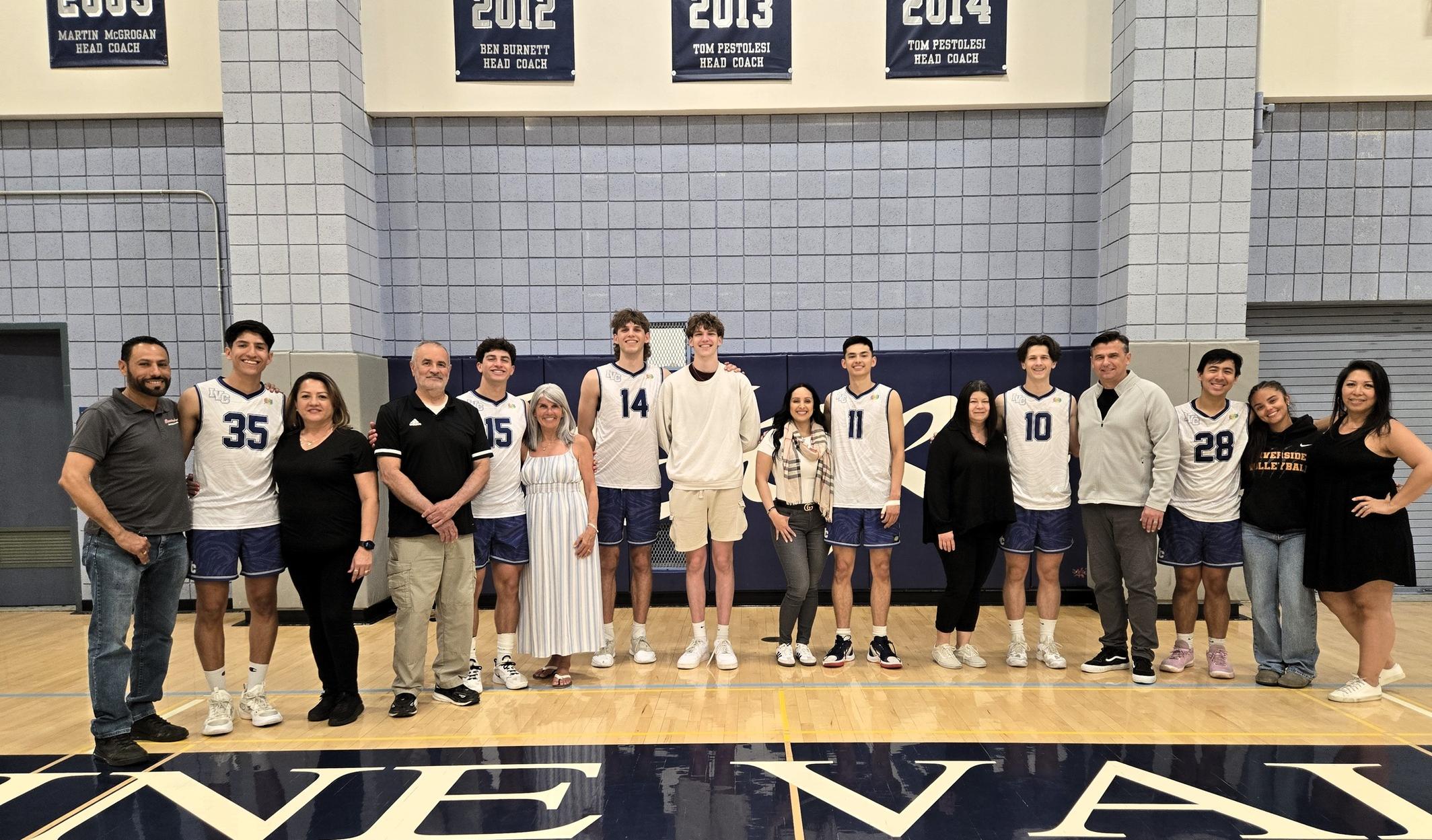 Volleyball team celebrates sophomores and sweeps the Hawks
