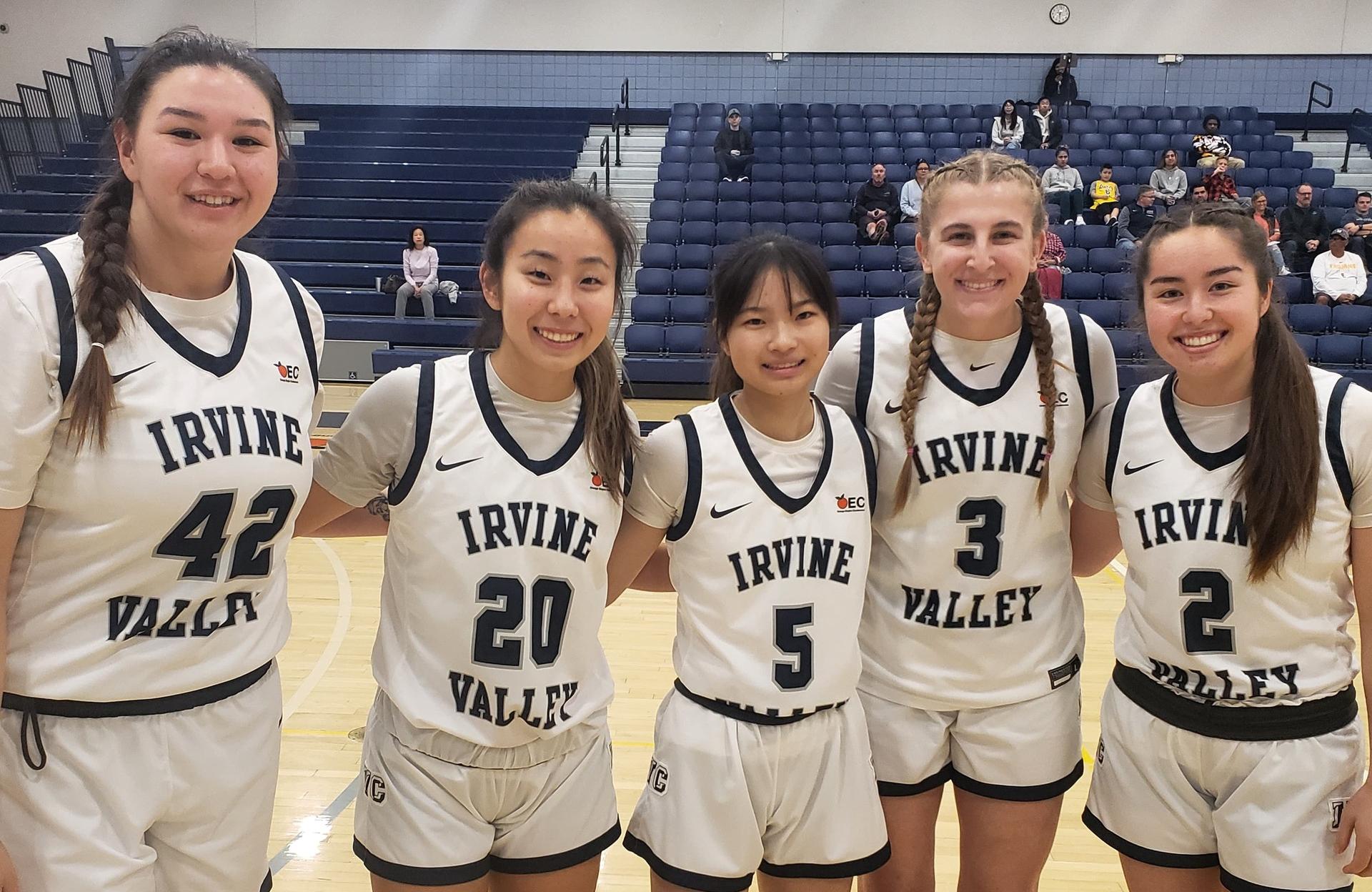 Big third quarter propels women's basketball team to 15th win