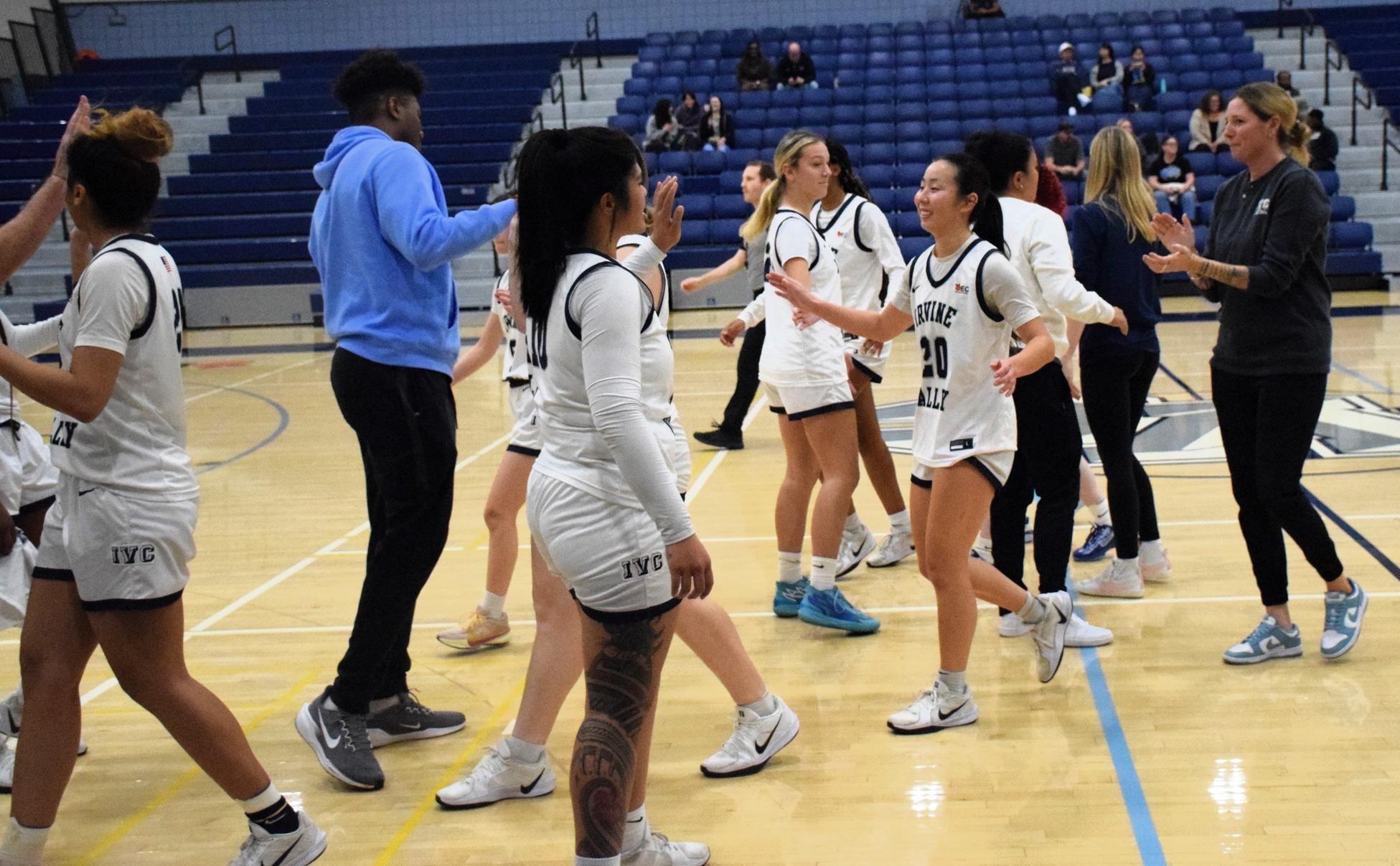 Women's basketball team stuns No. 12 San Diego Mesa, 46-45