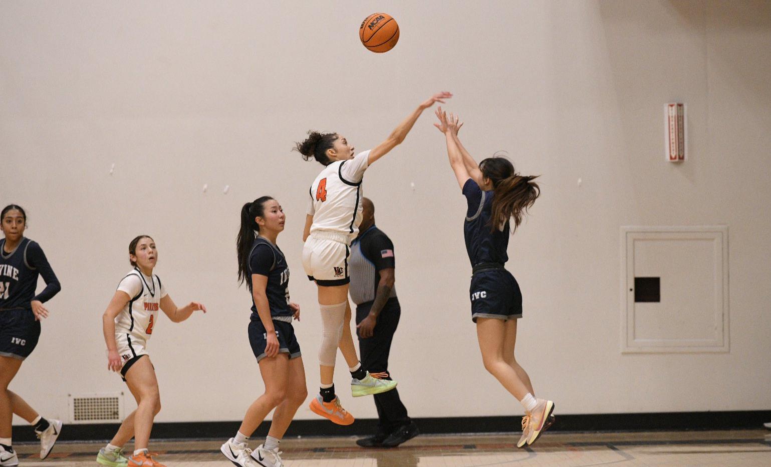 Women's basketball team knocks off host Ventura, 51-48