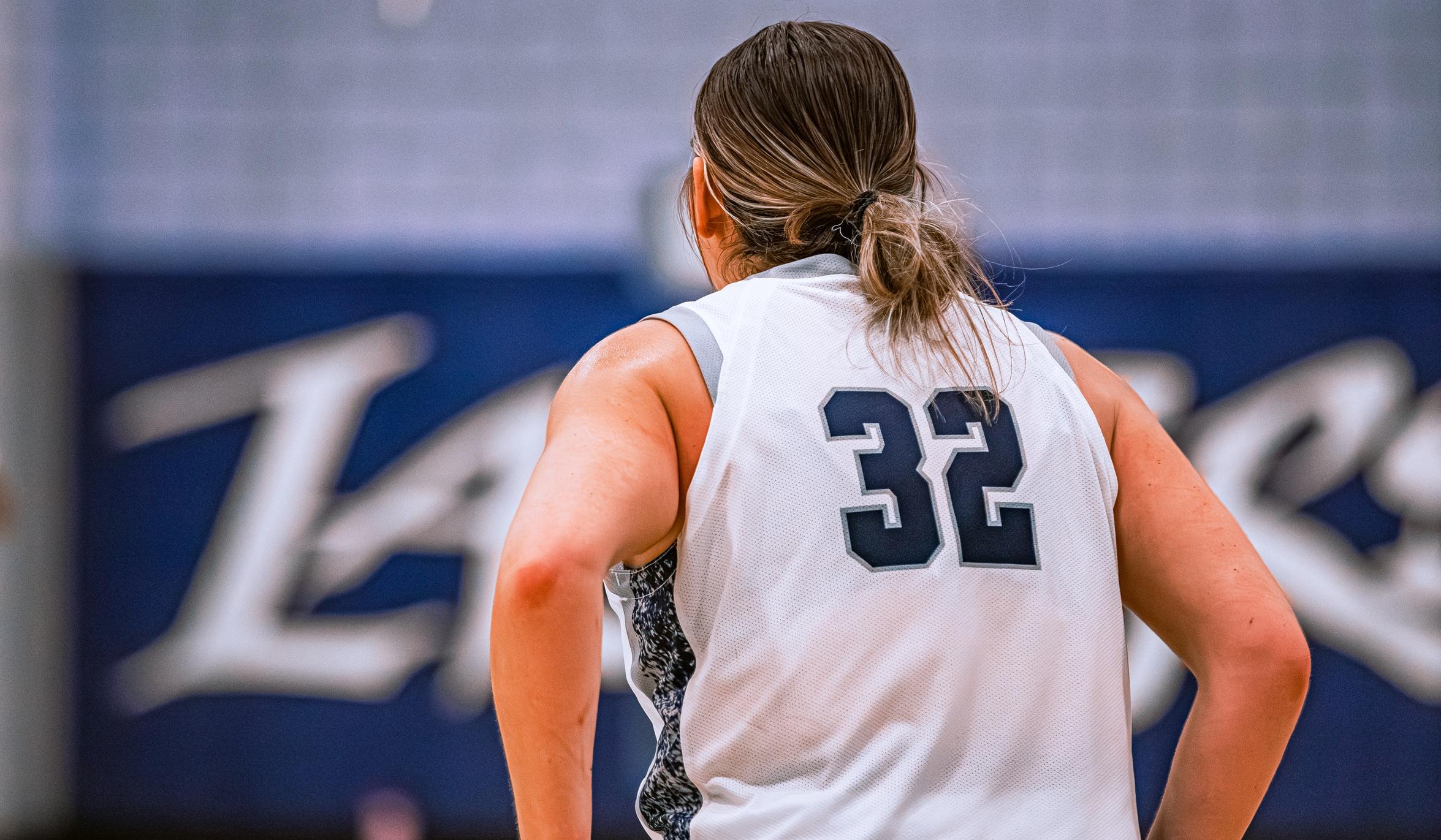 Women's basketball team moves back into a tie for first in OEC