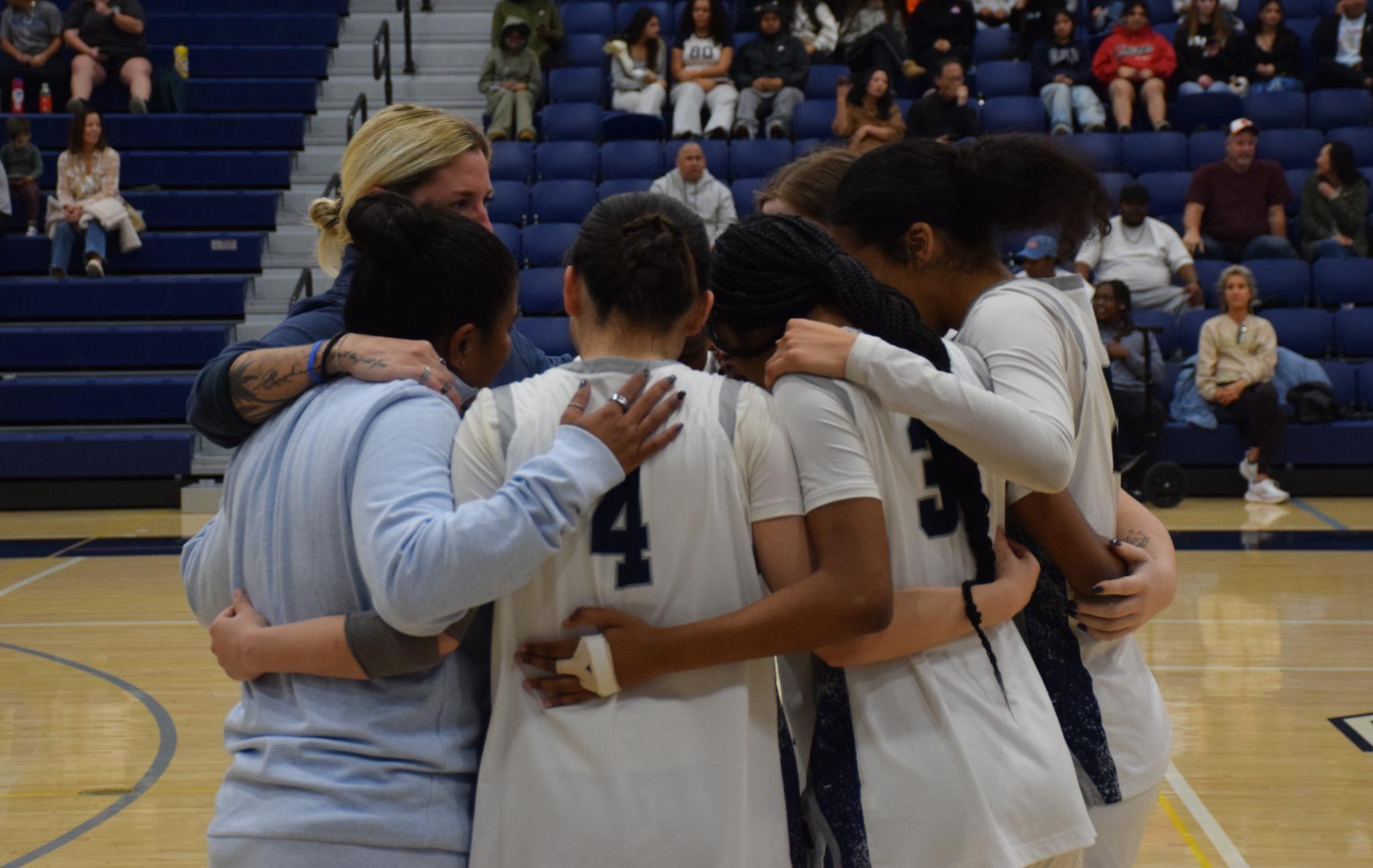 Women's basketball team falls into tie for second place in OEC