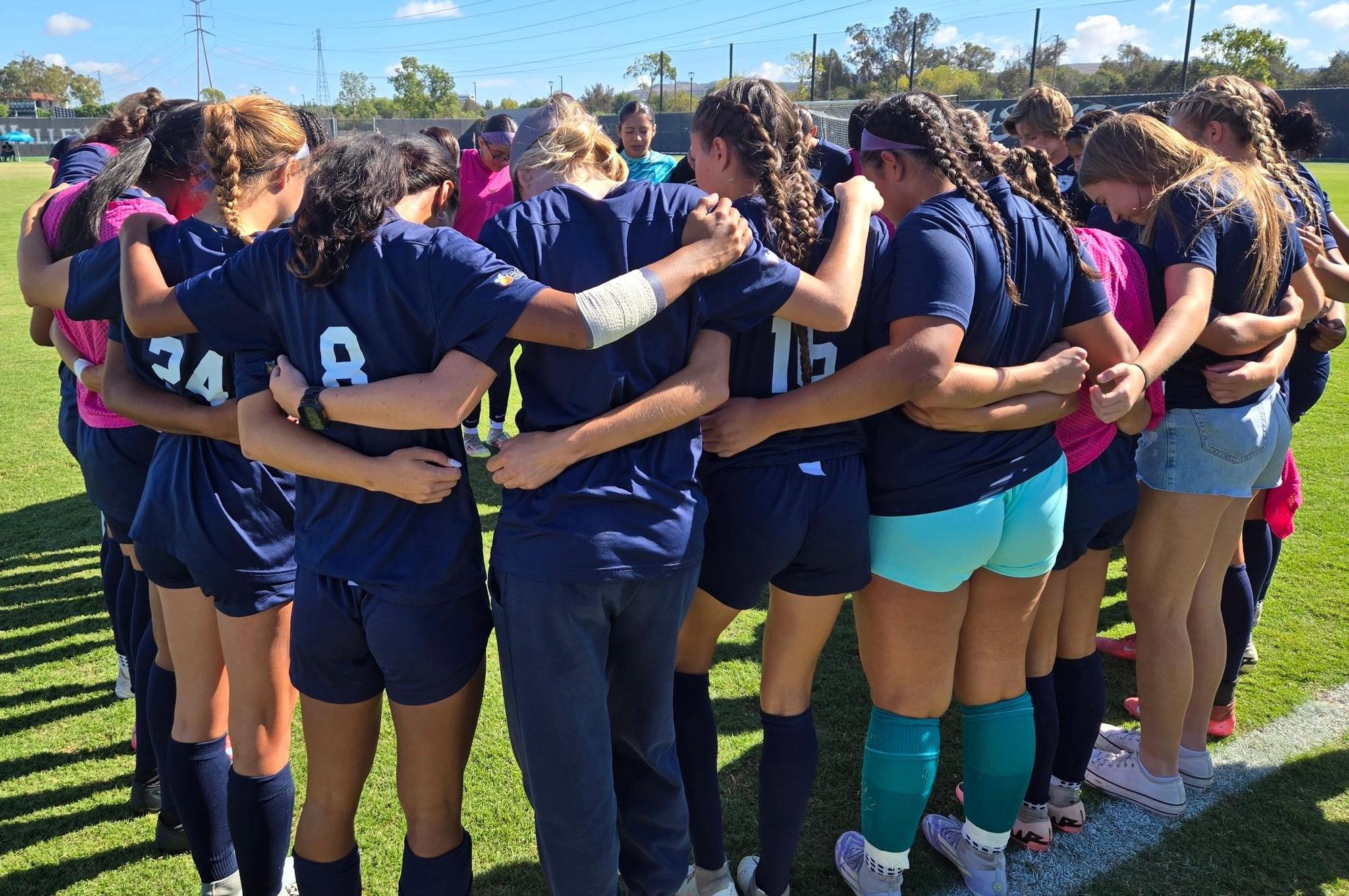 Women's soccer team fights back, but falls to Saddleback, 3-1