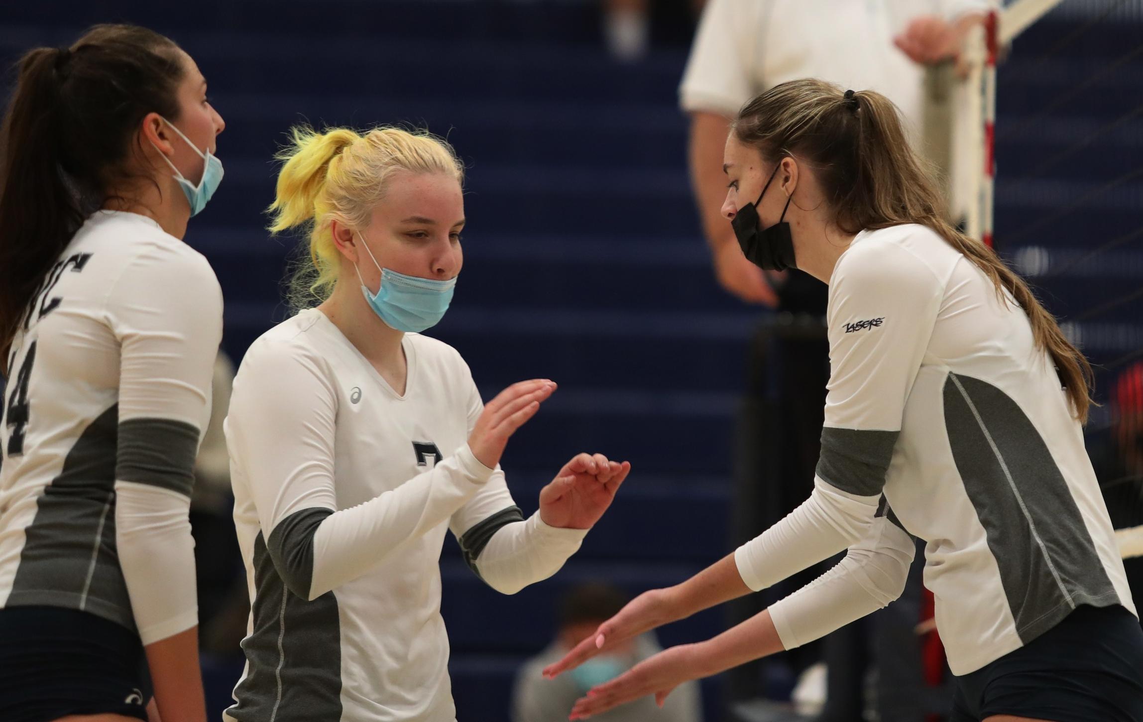 Women's volleyball team sweeps sixth straight OEC opponent