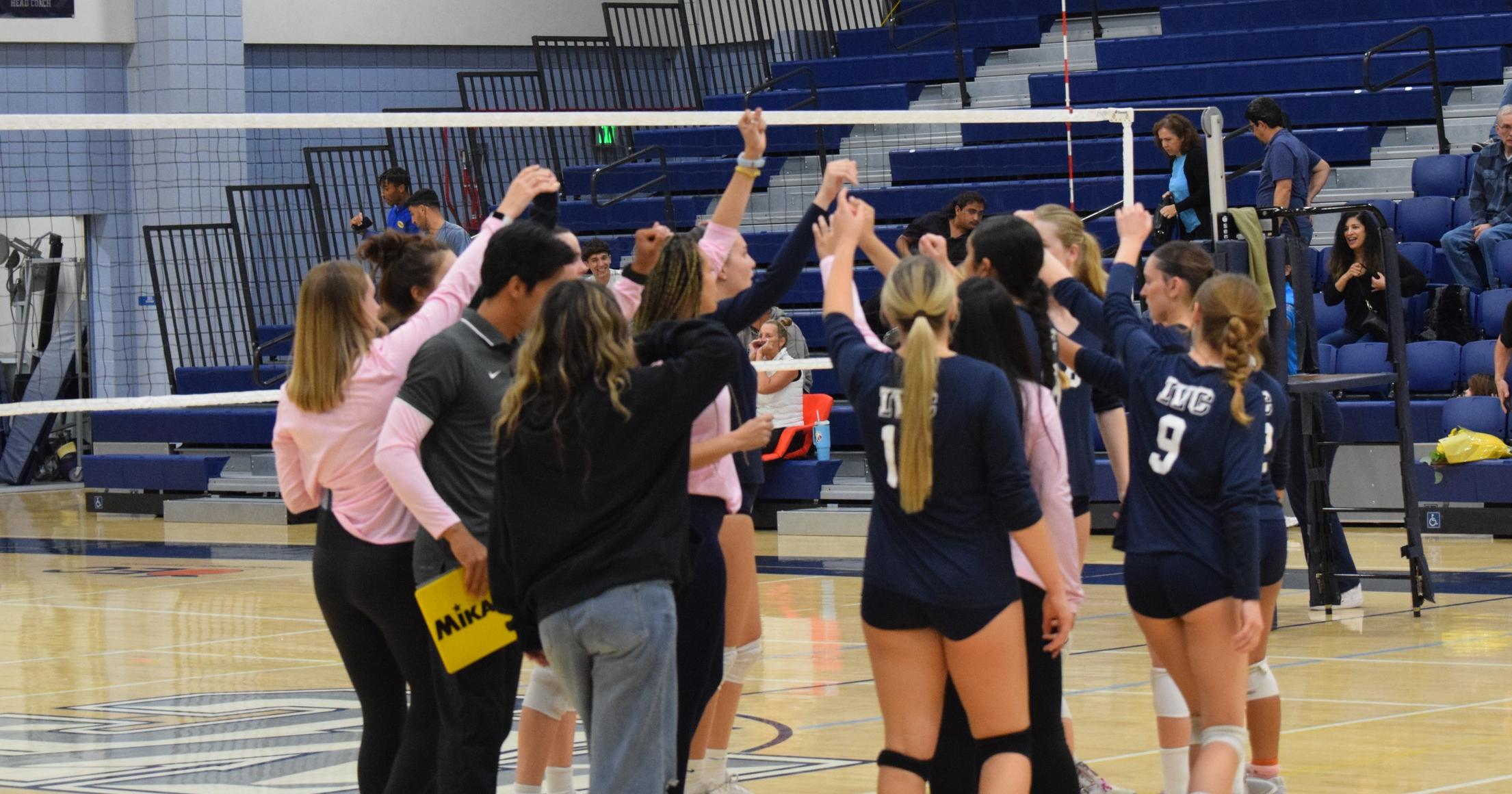 Women's volleyball team takes down Golden West in five