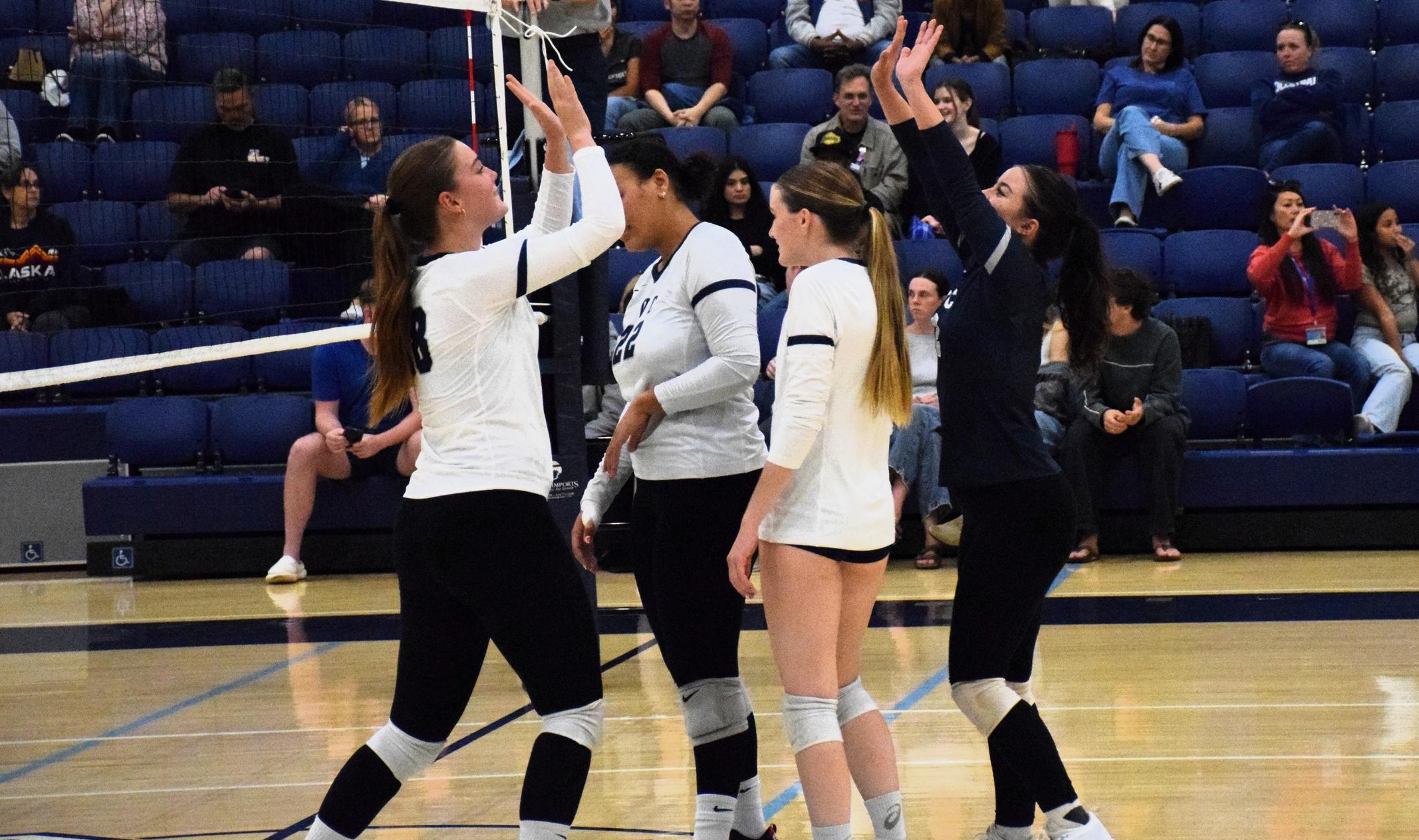 Women's volleyball team captures fourth straight victory